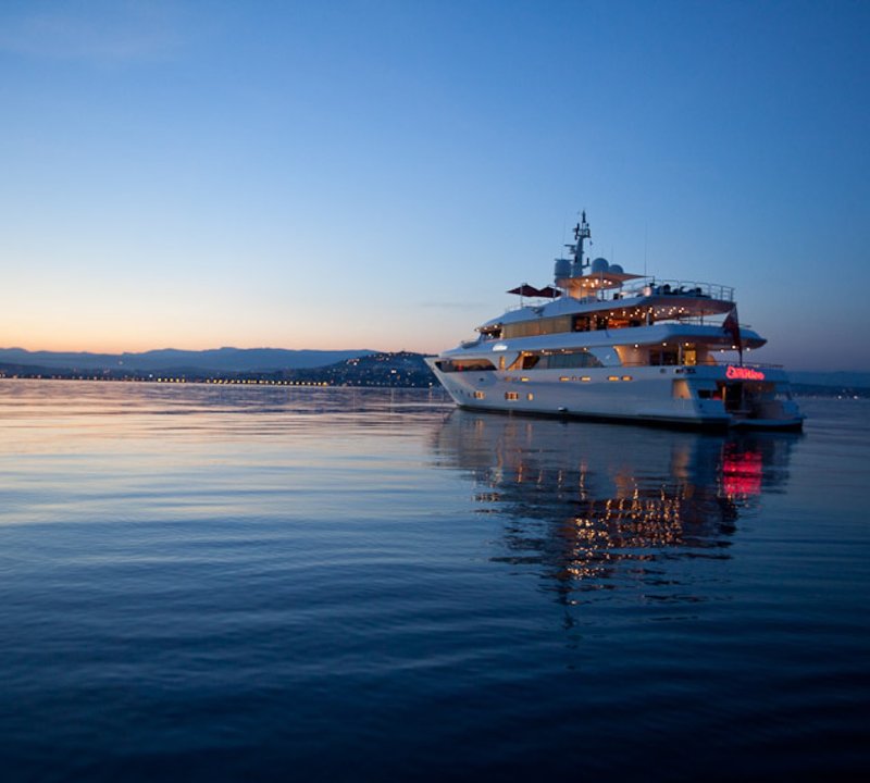 43M LUXURY MOTOR YACHT Yacht Charter Details, CRN | CHARTERWORLD Luxury ...